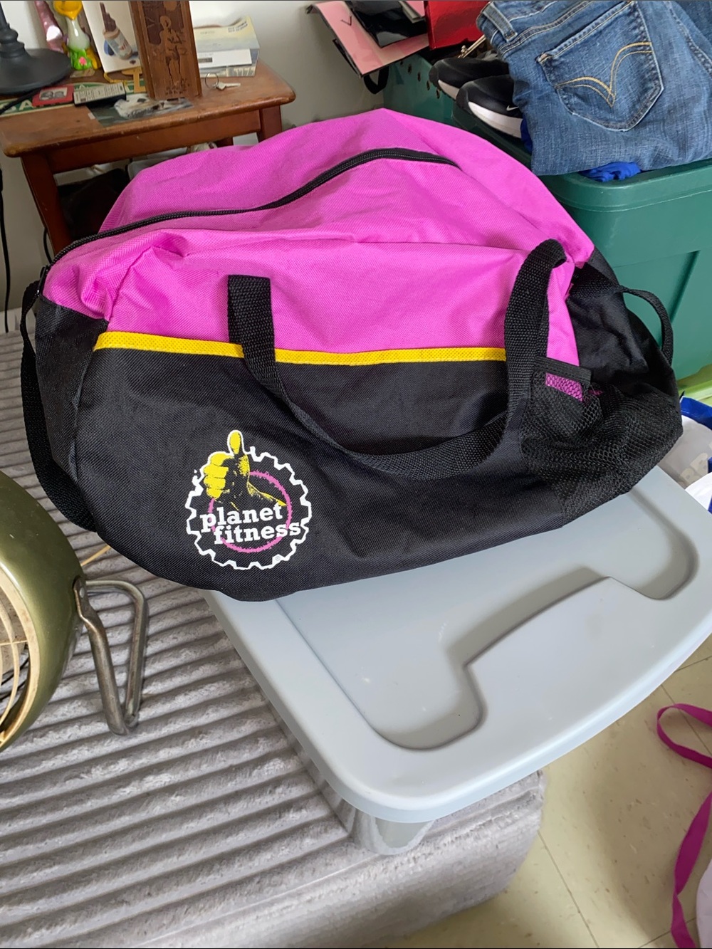 PLANET FITNESS Gym/ Duffle Bag with Mesh Pocket hot pink